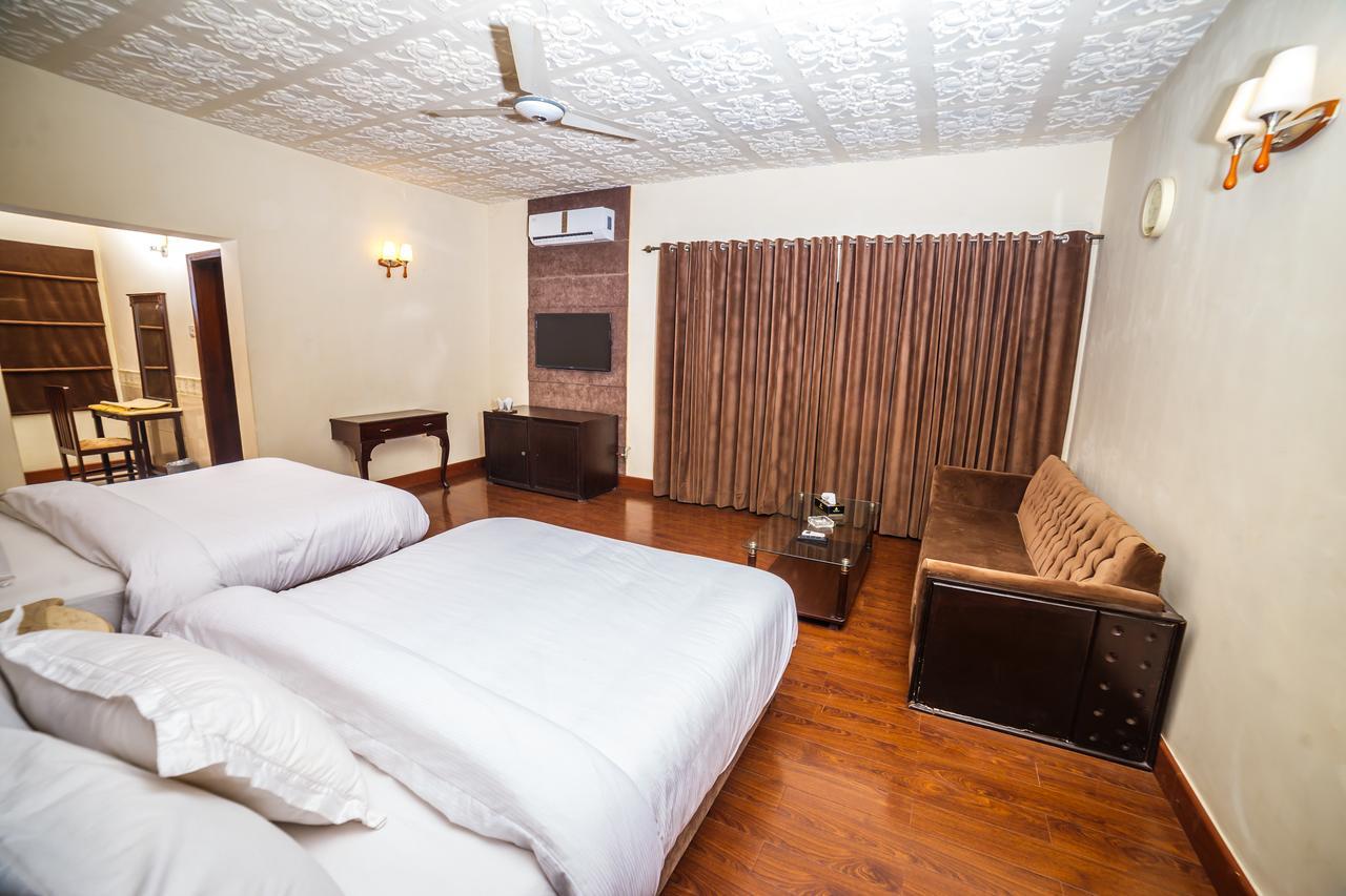 Shelton Accommodator Peschawar Exterior foto
